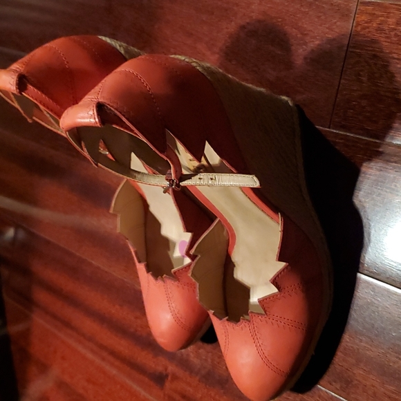 Charles Schultz a nice soft orange color. - Picture 2 of 2